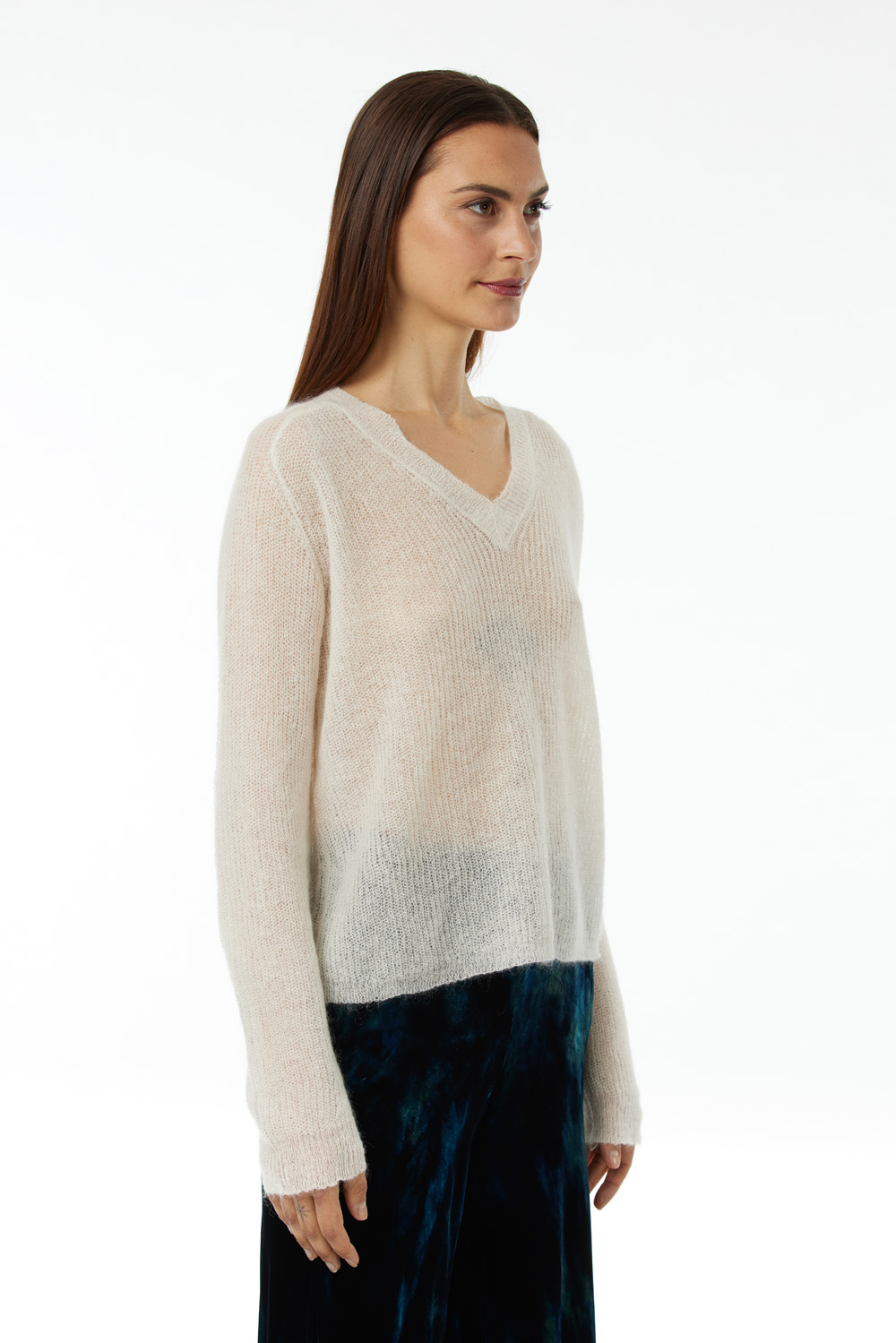 Ultra-light V-neck sweater in Baby Kid Mohair and Extrafine Merino