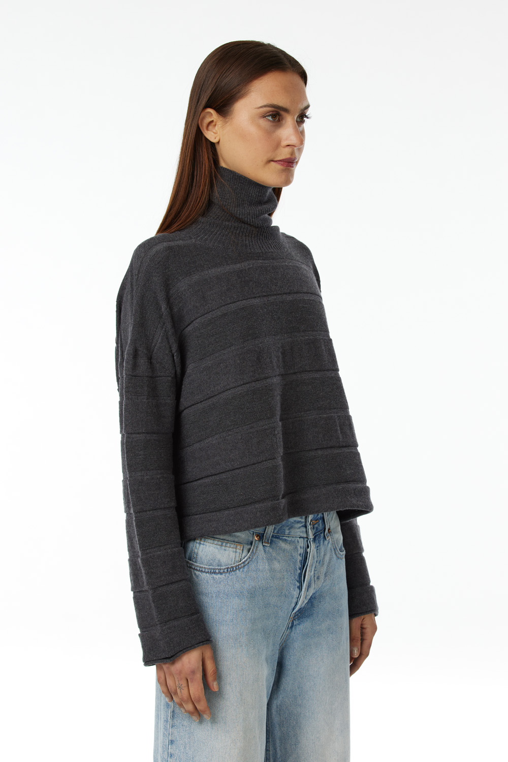 Turtle neck sweater in 100% Extrafine Merino, dropped long sleeves