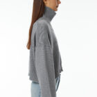 Cropped turtle neck sweater in 100% Extrafine Merino, dropped long sleeves