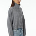 Cropped turtle neck sweater in 100% Extrafine Merino, dropped long sleeves