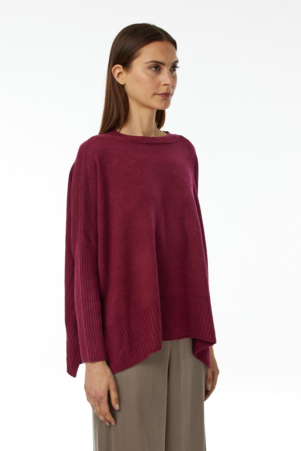 Crew neck sweater in 100% Extrafine Merino with dropped long sleeves