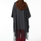 Poncho con collo ad anello in 100% Merino Extrafine