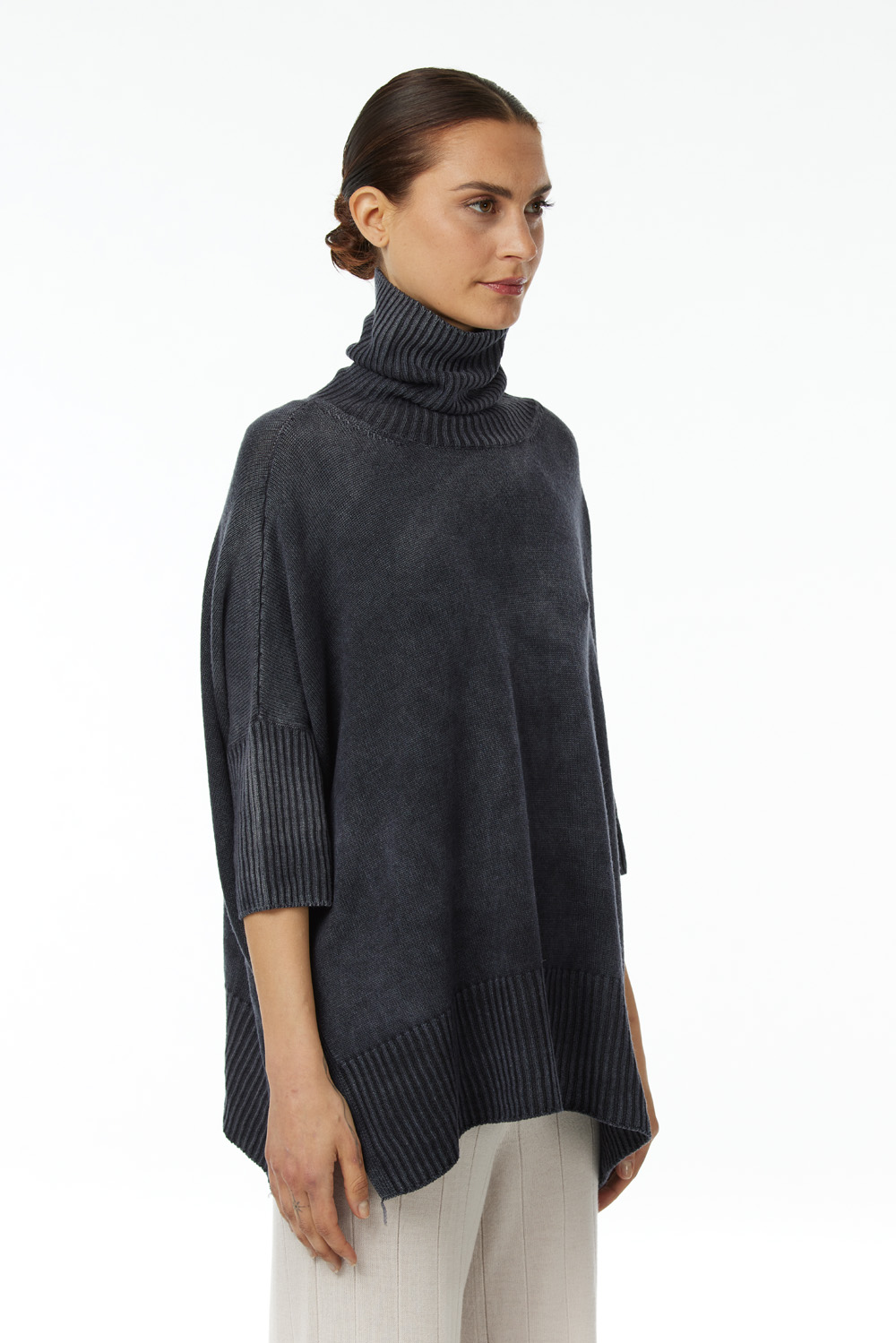 Turtle neck sweater in 100% Extrafine Merino with dropped sleeves below the elbow