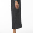 Pleated skirt in 100% Extrafine Merino with elastic band at waist