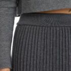 Pleated skirt in 100% Extrafine Merino with elastic band at waist