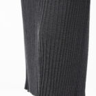 Pleated skirt in 100% Extrafine Merino with elastic band at waist