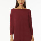 Oversized shiny viscose sweater with long sleeve and tubular bottom edge.