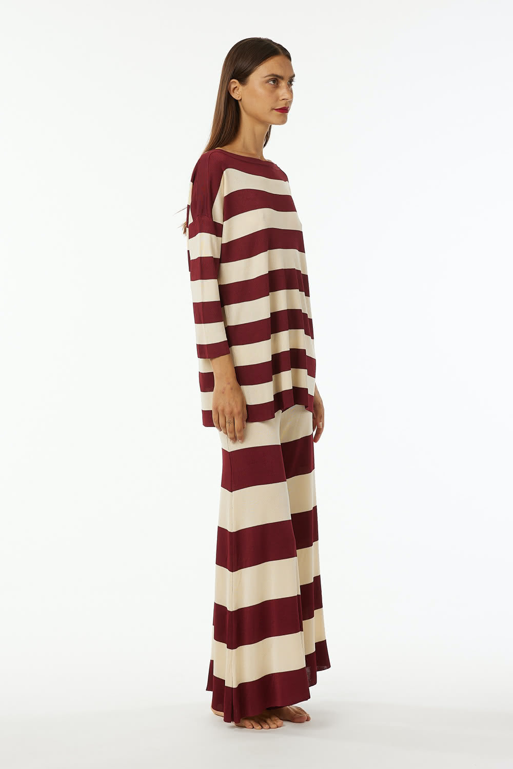 Oversized striped shiny viscose sweater with long sleeve and tubular bottom edge.