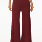 Shiny viscose large vestibility pants with elastic band at waist, wide at bottom.