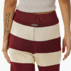 Shiny viscose striped large vestibility pants with elastic band at waist, wide at bottom.