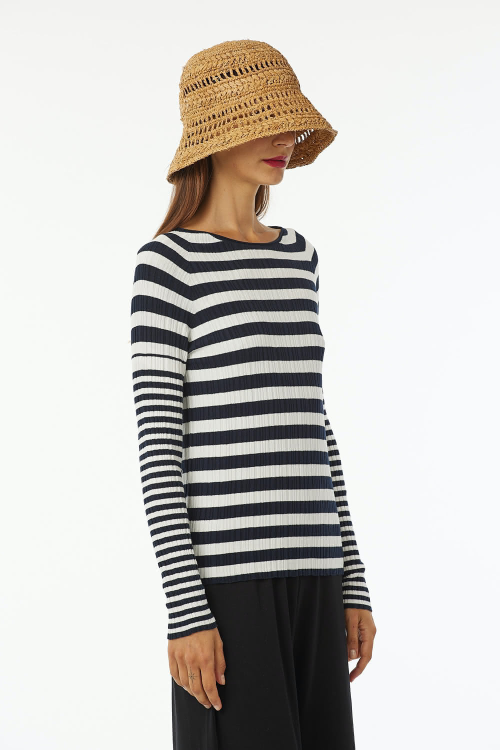 Crew neck ribbed sweater in viscose stretch, long sleeve saddle shoulder tight vestibility.