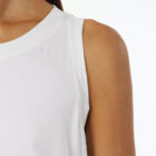 Crew neck tank top in stretch viscose jersey with 100% cotton fringes. Regular vestibility.