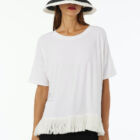 Crew neck t-shirt in Stretch viscose jersey with short sleeves and 100% cotton fringes at bottom. Oversize vestibility.